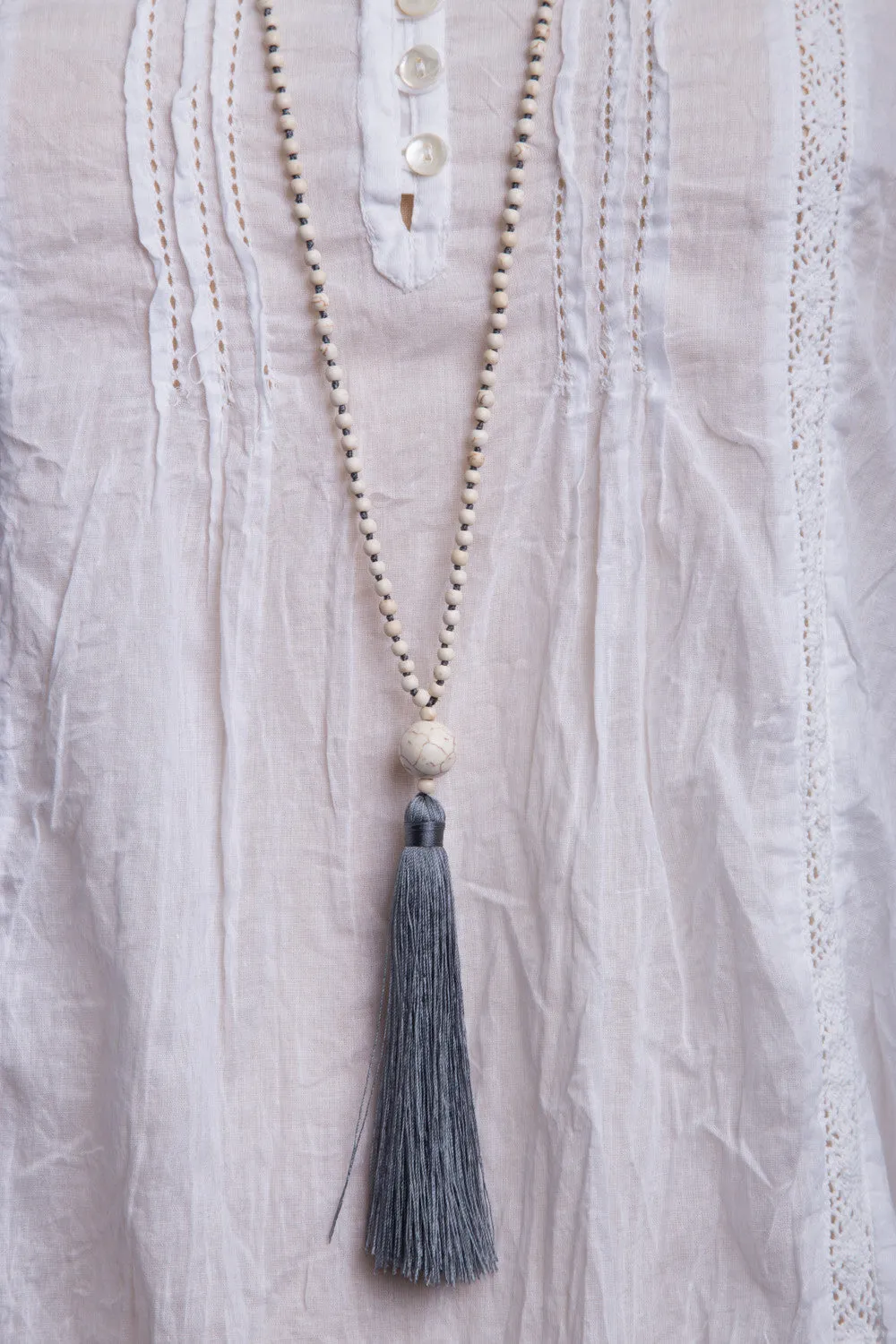 Bead Necklace (White & Silver)