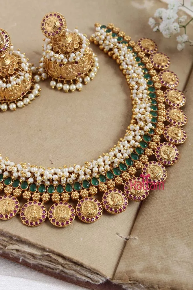 Cluster Pearl Goddess Choker